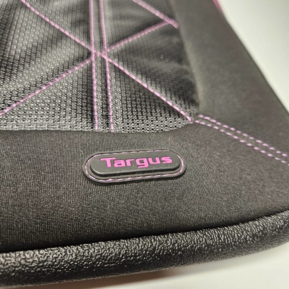 Targus Laptop Carrying Sleeve, 15" x 11" Internal Dimensions - Picture 2 of 5